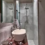 Апартаменты 10 Strait Street *