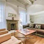 10 Strait Street Апартаменты *