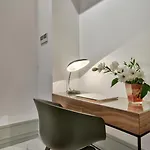 10 Strait Street Валетта