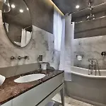 Апартаменты 10 Strait Street *
