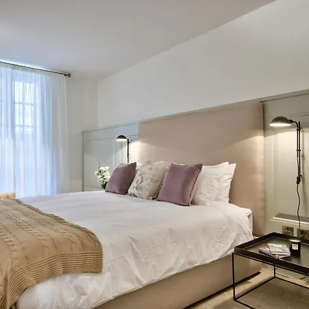 10 Strait Street Апартаменты