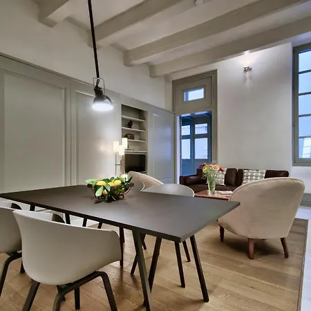 10 Strait Street Apartment *