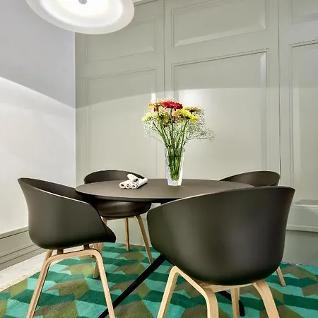 10 Strait Street * Valletta