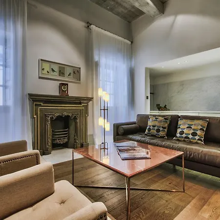10 Strait Street * La Valeta