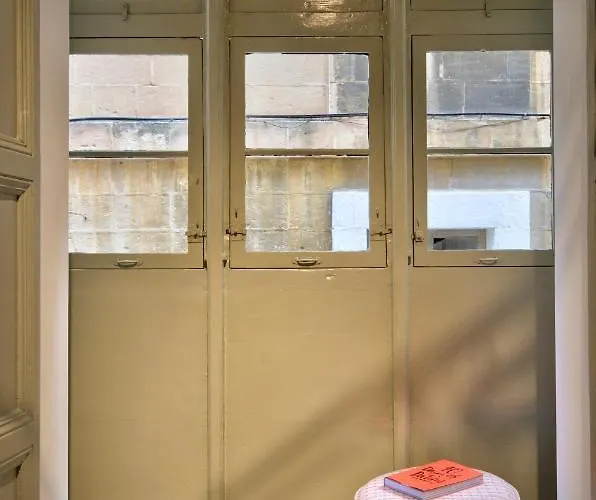 Daire 10 Strait Street