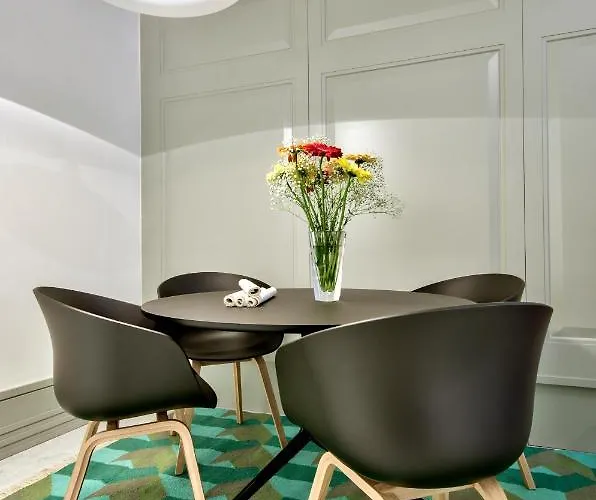 10 Strait Street * Valletta